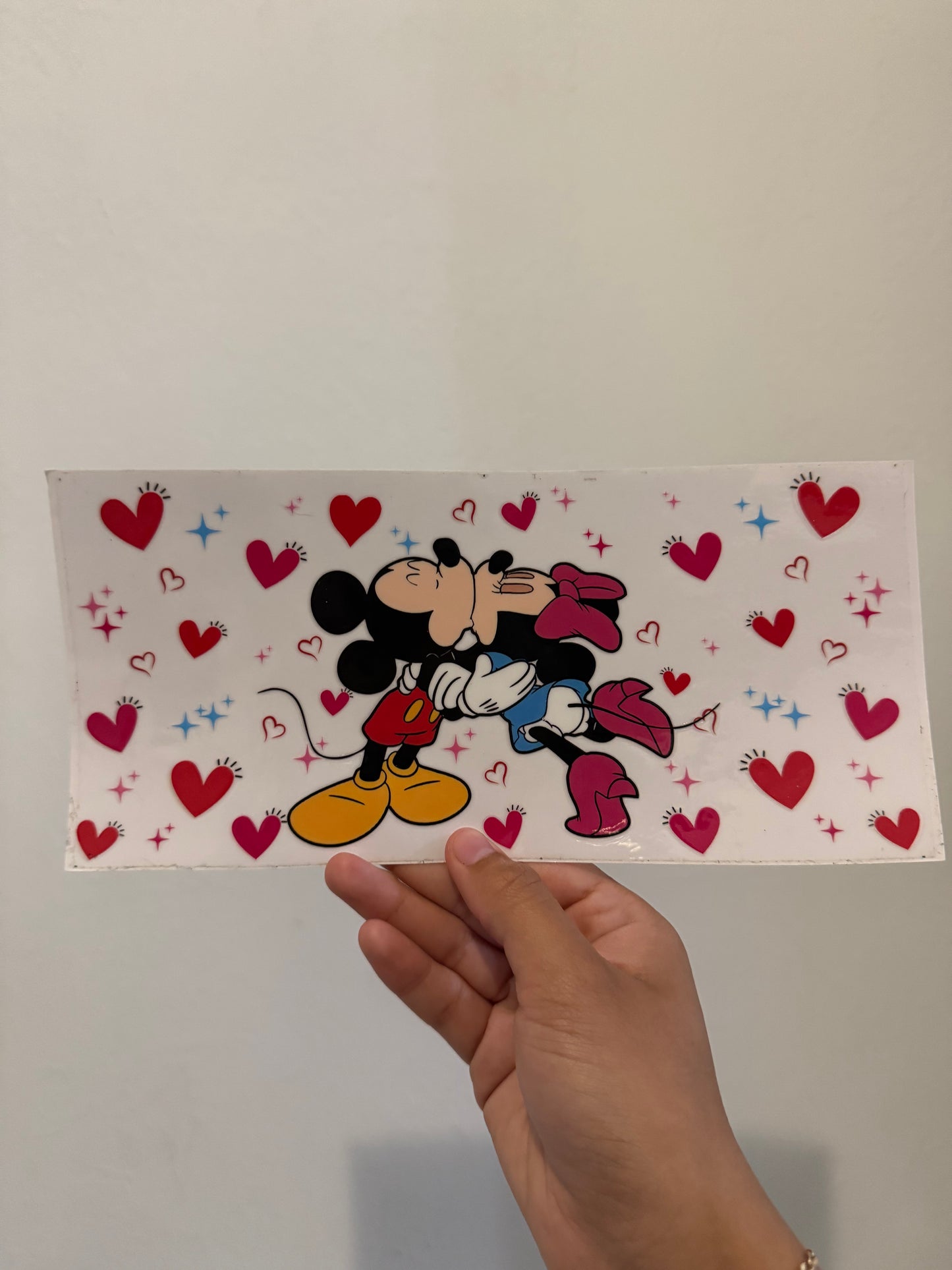 Minnie & Mickey kissing wrap