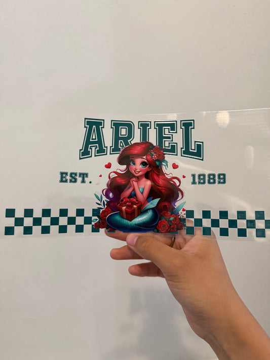 Ariel Bouquet Roses Checkered wrap